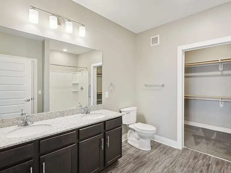 Bonavia Luxury Apartments — Photo 32