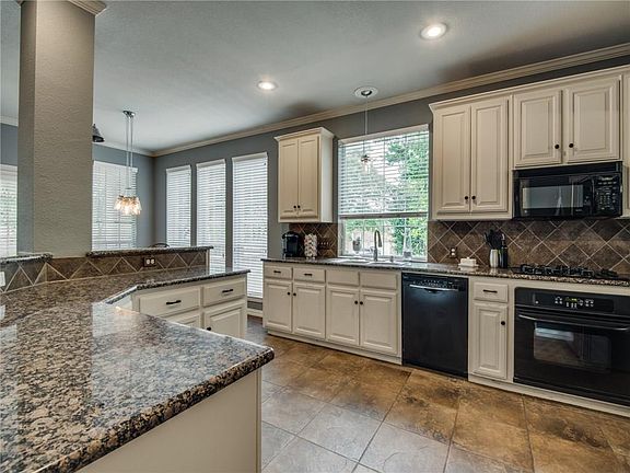 5th image of 1809 Van Landingham Dr