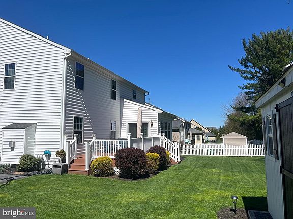 4th image of 1668 E Thistle Dr