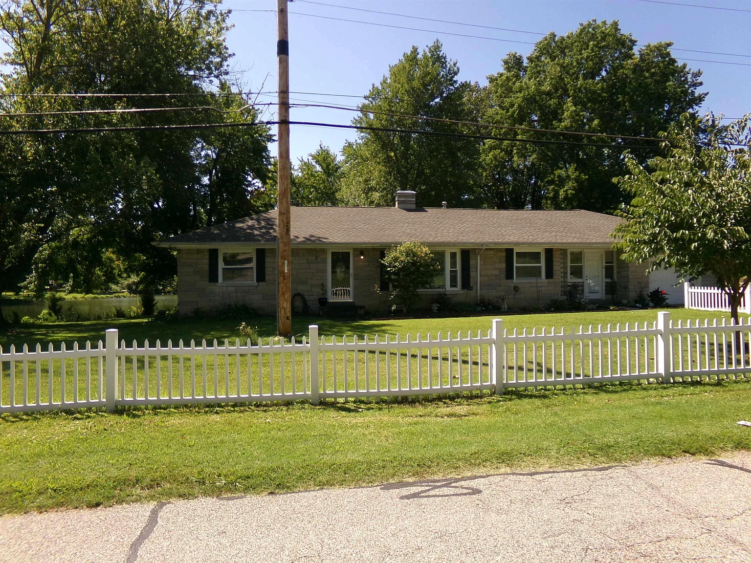 2733 Lake Dr photo 1