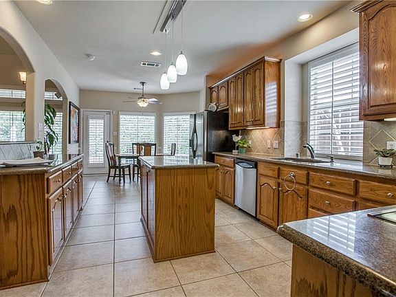 4th image of 2090 Countryside Dr