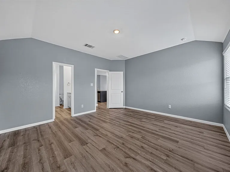 10639 Vinateros Dr — Photo 17