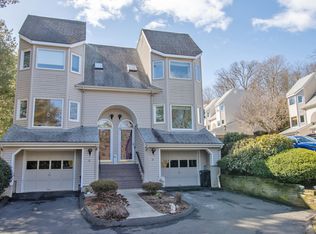 17 Lakeview Dr #17, Branford, CT 06405