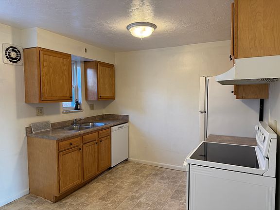 5th image of 1590 Crest Hill Ave APT 4