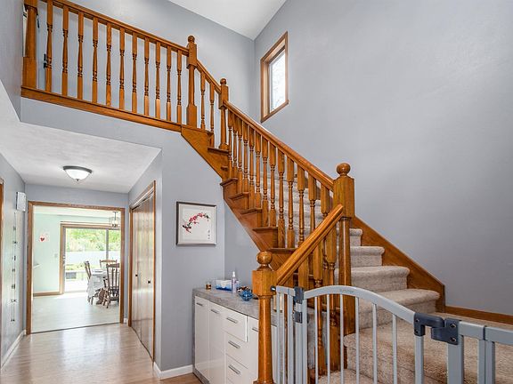 4th image of 751 Millbrook Dr