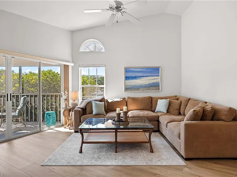 8415 Excalibur Cir #B10 — Photo 4