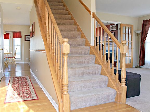 3rd image of 704 Terry Ln