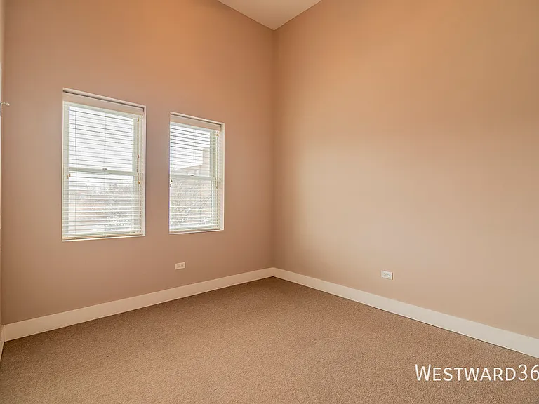 3433 S Indiana Ave #301 — Photo 6