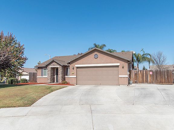 3rd image of 4134 E Center Ct