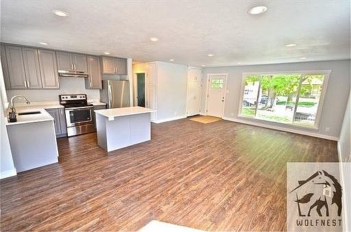 4th image of 1071 N Valentine St
