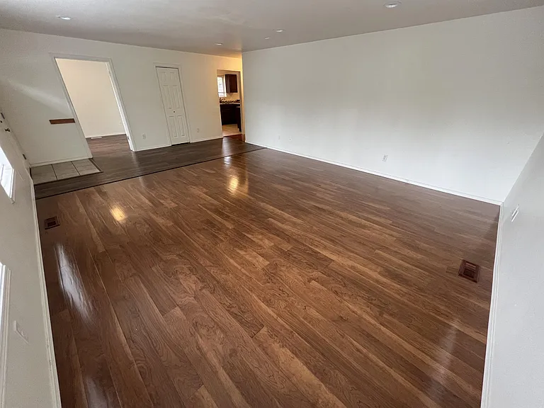103 E Grand St — Photo 5