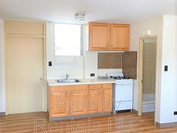 4th image of 726 Birch St #16