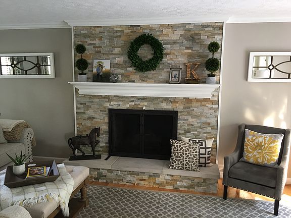 3rd image of 3272 Madonna Dr