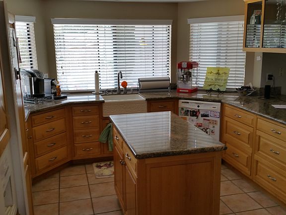 3rd image of 102 Japonica Ave