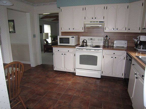 4th image of 1552 Edgewood Dr