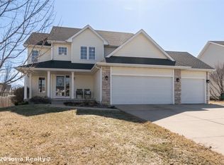 9804 Newport Vista Dr, Johnston, IA 50131