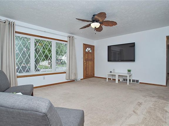 4th image of 19509 Parkmount Ave