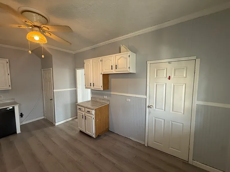 225 Main St #2R — Photo 3