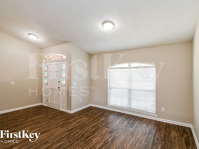 4630 Pebble Brook Dr — Photo 5