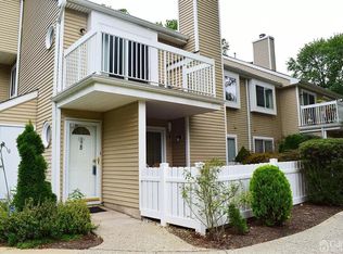 18 Wynwood Dr, Monmouth Junction, NJ 08852