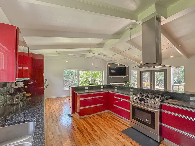 1044 Seminole Dr — Photo 27