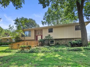 2400 W Hedge Pl, McHenry, IL 60051