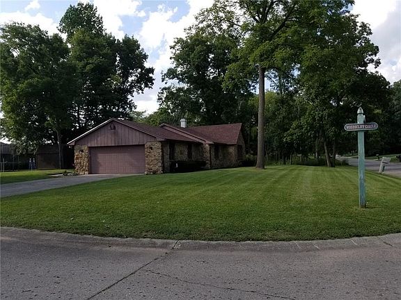 2nd image of 1469 Woodscliff Dr
