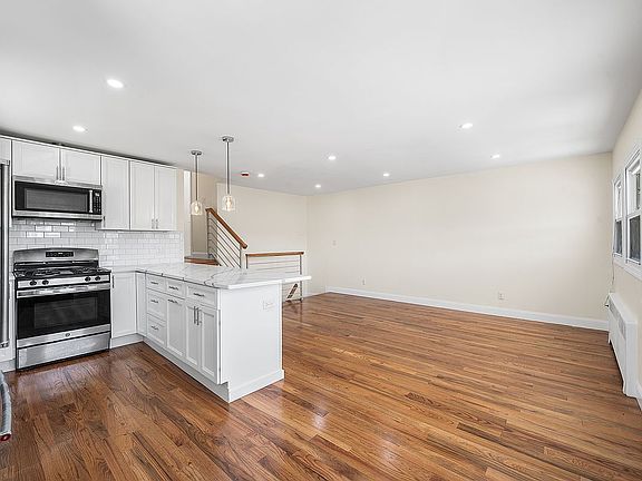 5th image of 414 Beach 48th St