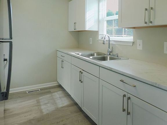 4th image of 21376 Lexington Dr