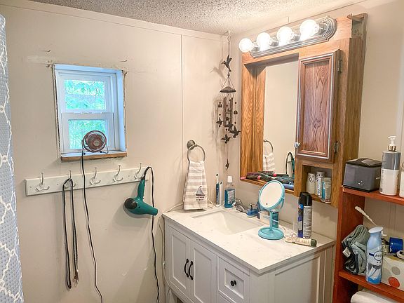 3rd image of 5828 Twin Lakes Ct