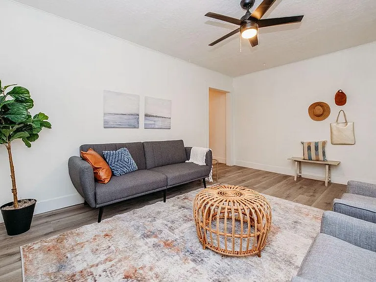 2213 Jackson Ave #1 — Photo 4