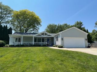 360 Mawman Ave, Lake Bluff, IL 60044