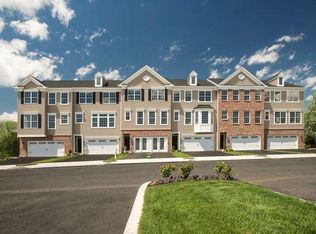 305 W Hamlin Ave, Telford, PA 18969