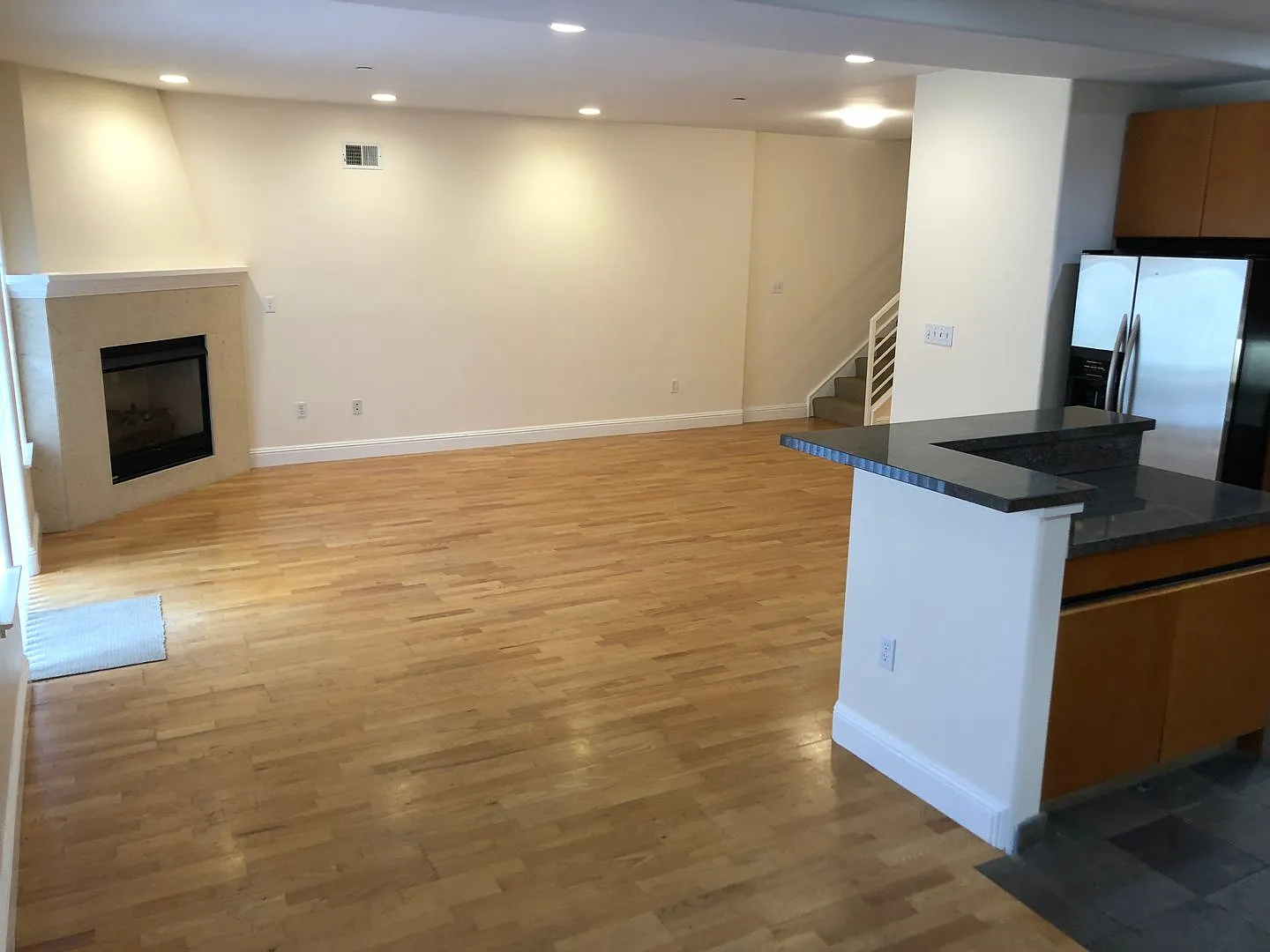 Open Tomorrow! Huge Bi-Level 3 Bedroom 2.5 Bath Loft Style Apartment W/Huge Sunny Yard, Gas Firep... — Photo 3