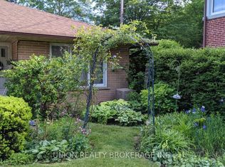 23 Ayre Point Rd #E08, Toronto, ON M1M 1G4