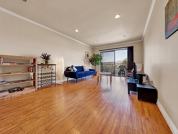 3rd image of 1517 E Garfield Ave APT 52