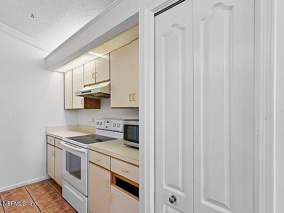 4th image of 7584 GLENN ABBEY Place
