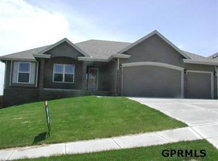 607 Pearl St, Elkhorn, NE 68022