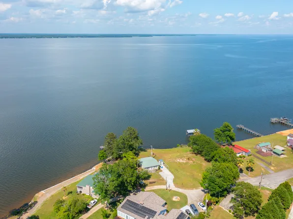 320 Suwanee Dr, Vance, SC 29163