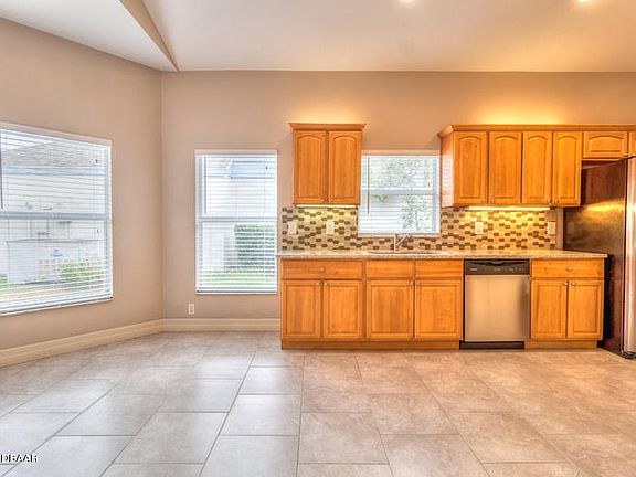 5th image of 556 Crooked Stick Dr