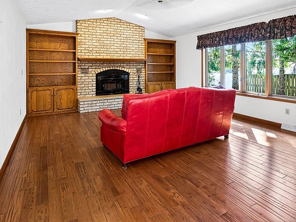 5th image of 951 E Foxmoor Ln