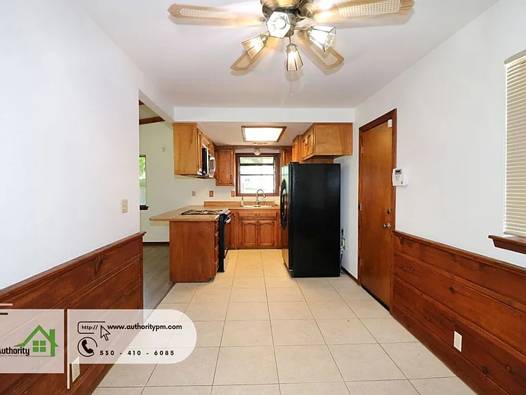 1744 Kildare Dr — Photo 5