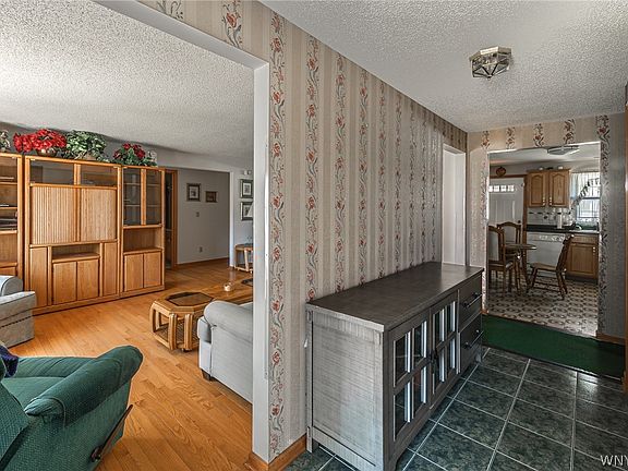 5th image of 42 Peckham St