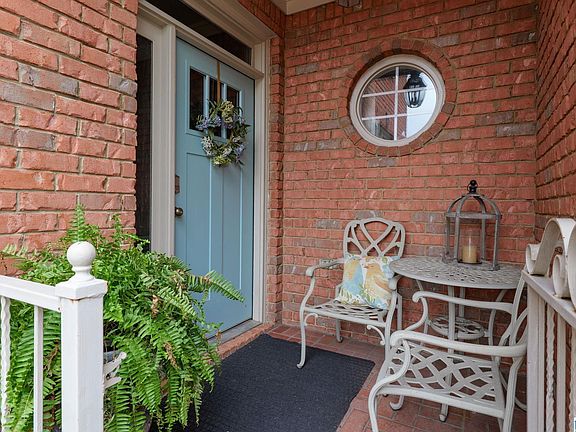 2nd image of 1116 Ashbury Sq
