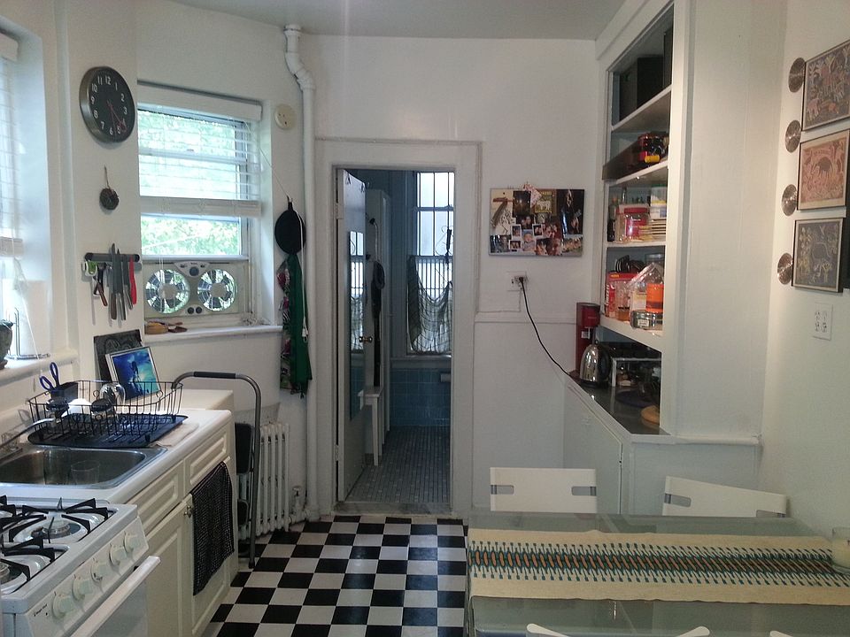 2nd image of 307 E 18th St APT 2C
