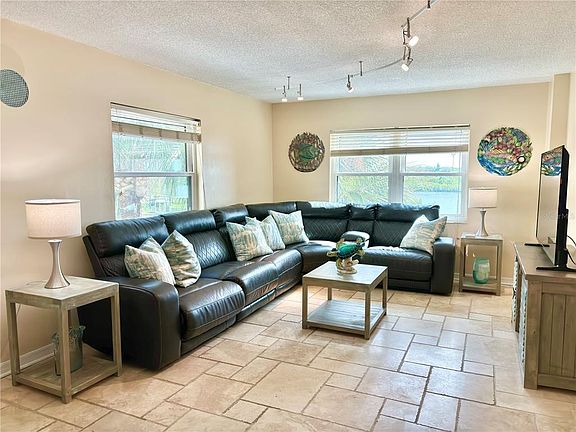 3rd image of 18650 GULF BOULEVARD #315