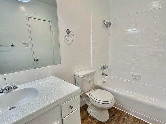 5th image of 1033 Beacon Ave APT 312