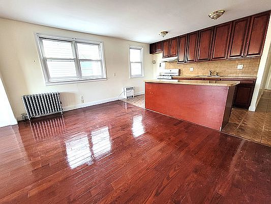 2nd image of 926 Avenue S Floor 2