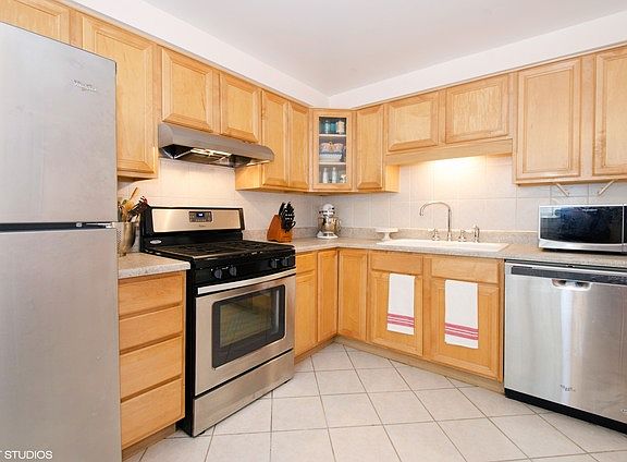 5th image of 6022 N Avondale Ave APT 2S