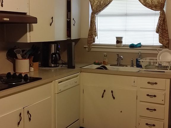 3rd image of 220 Otis St